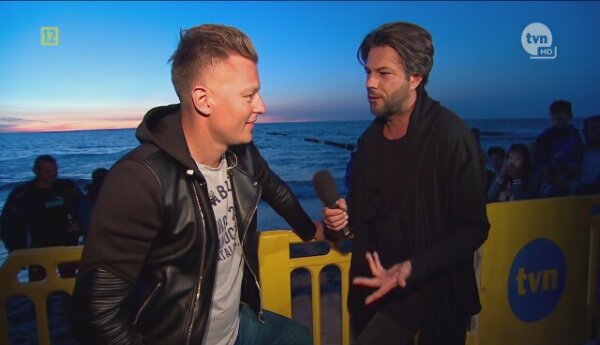 Rafał Brzozowski na scenie "Projektu Plaża" w Mielnie