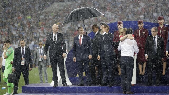   Three Presidents, One Umbrella 