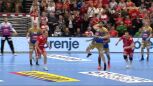 Gol Daniela Dujshebaeva na 30:27 w meczu Łomży Industrii Kielce z Aalborgiem