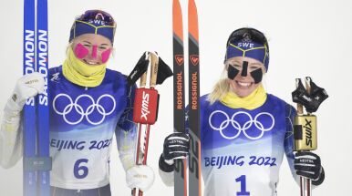 Pekin 2022. Taśmy na twarzach zawodników. Po co są przyklejane?