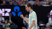 Miedwiediew przełamał Tsitsipasa w końcówce półfinału Australian Open