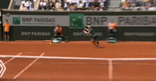 Fantastyczne zagranie Ruuda w 5. gemie 2. seta finału Roland Garros