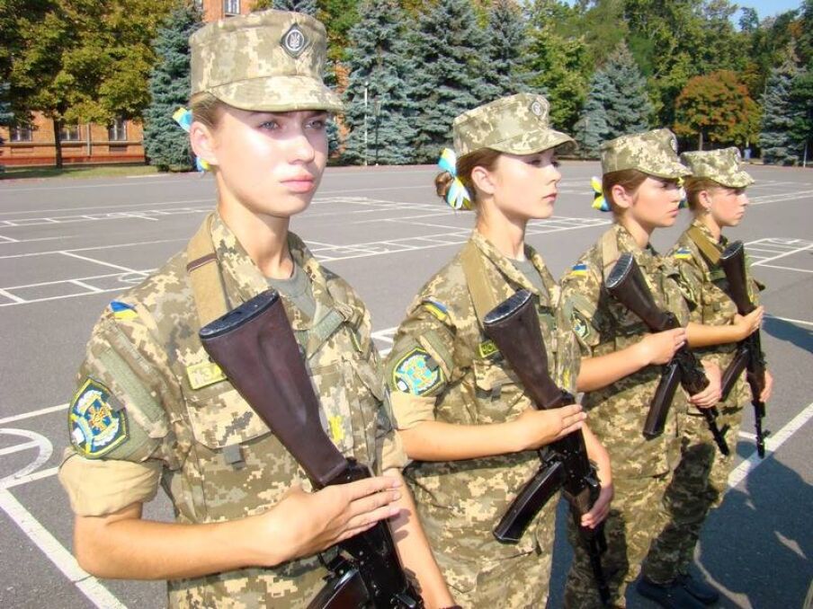 „Piękna płeć” w szeregach sił zbrojnych   