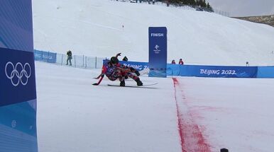 Pekin 2022. Alessandro Haemmerle wygrał złoty medal igrzysk w snowcrossie po fotofiniszu