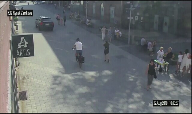 Policjant na rowerze zatrzymał kierowcę porsche oglądaj