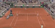 Piłka meczowa ze spotkania Świątek - Zheng w 4. rundzie Rolanda Garrosa