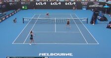 Radwańska zaskoczyła rywalki serwisem w meczu gwiazd w Australian Open