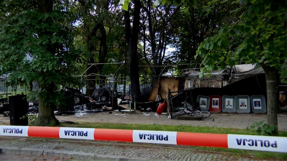Pożar miasteczka namiotowego przed Sejmem. Od 2016 roku trwał tam protest przeciwko zmianom w sądownictwie