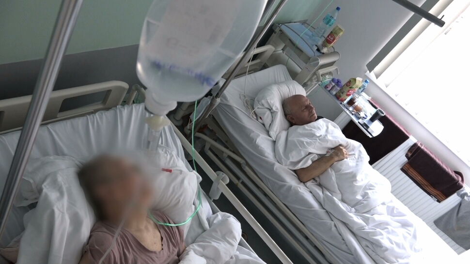 Znowu w Polsce chorują na COVID-19 całe rodziny. Nie sprawia to, że szczepienia przyspieszają