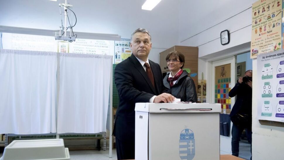 Węgry: referendum ws. przyjmowania uchodźców nieważne. Orban po raz pierwszy od dekady przegrał wybory