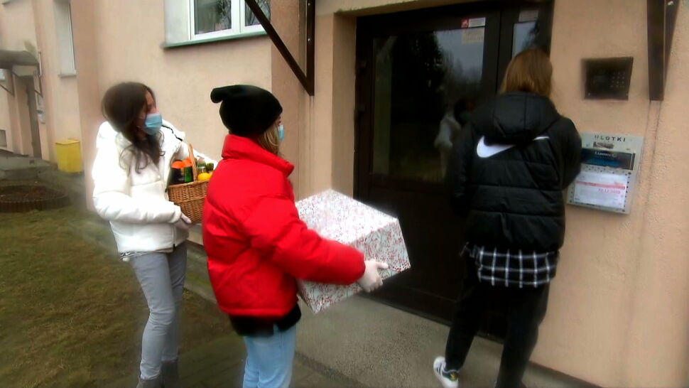 Kucharze i wolontariusze wspierają potrzebujących i bezdomnych przed świętami