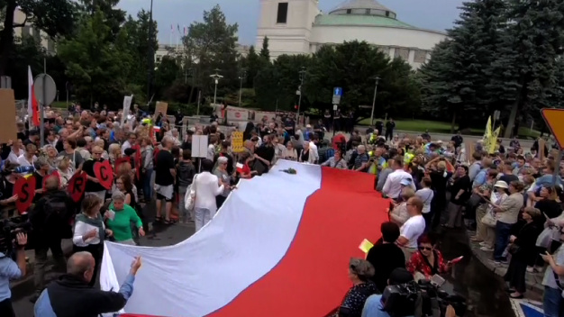 Manifestują przed Sejmem w Dzień Matki. "Chcemy normalnie żyć"